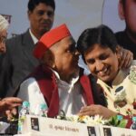 mulayam singh yadav ne kiya kumar vishwas ko party me aane ka offer